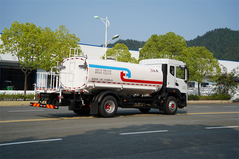 【汉成牌】东风股份D9-240马力洒水车 16方（燃油车）