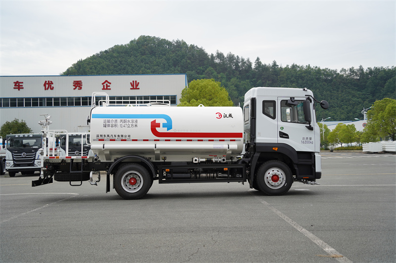 【汉成牌】东风股份D9-170马力洒水车 13方（燃油车）
